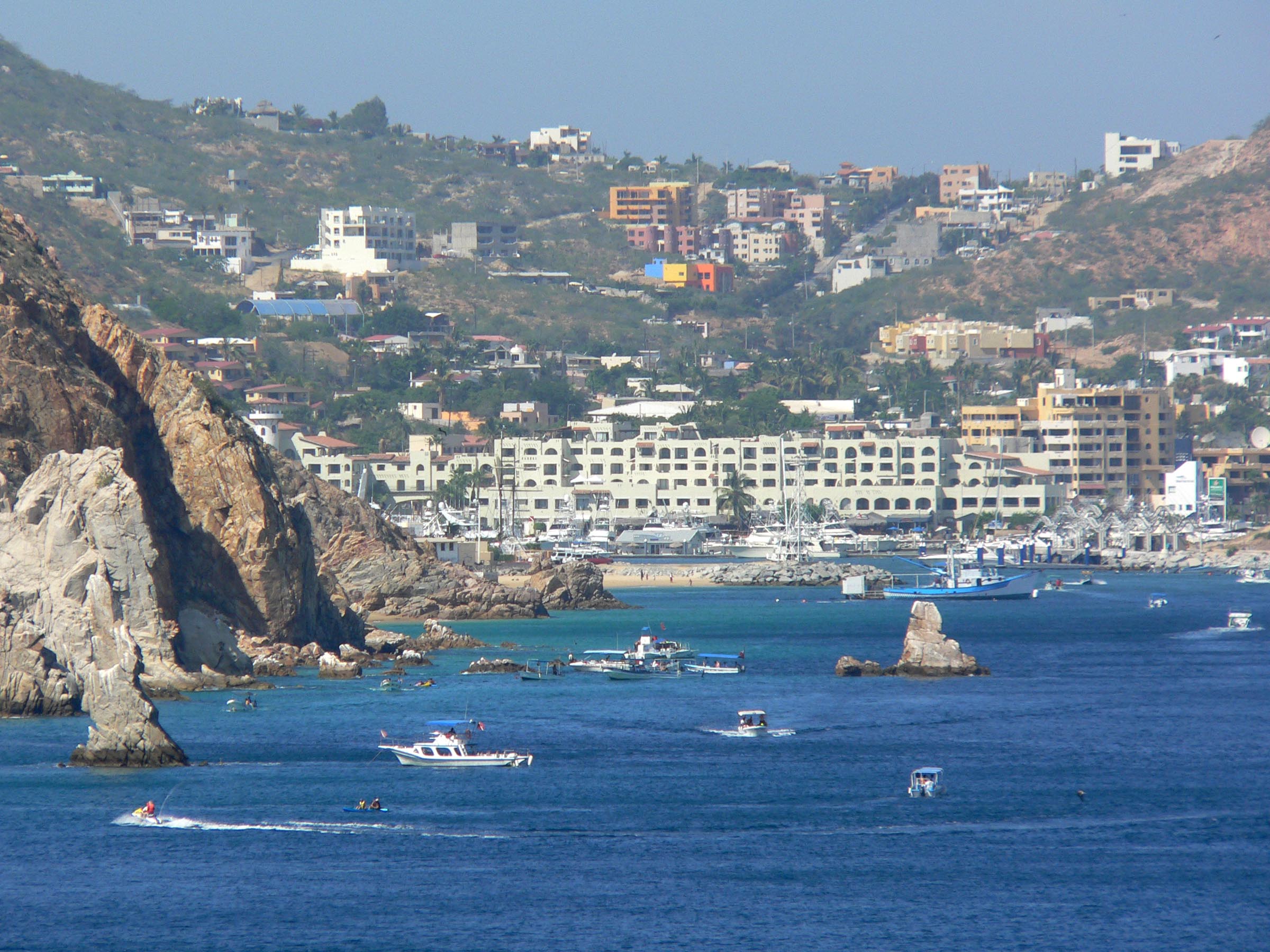 Cabo_San_Lucas_bay