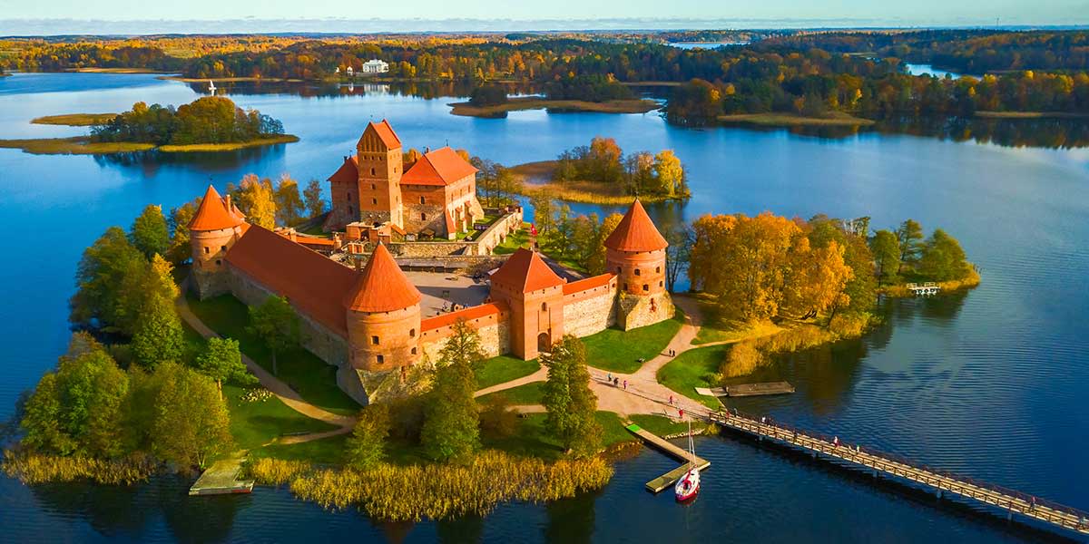 Lithuania_Hero_Trakai-Castle_1200x600px